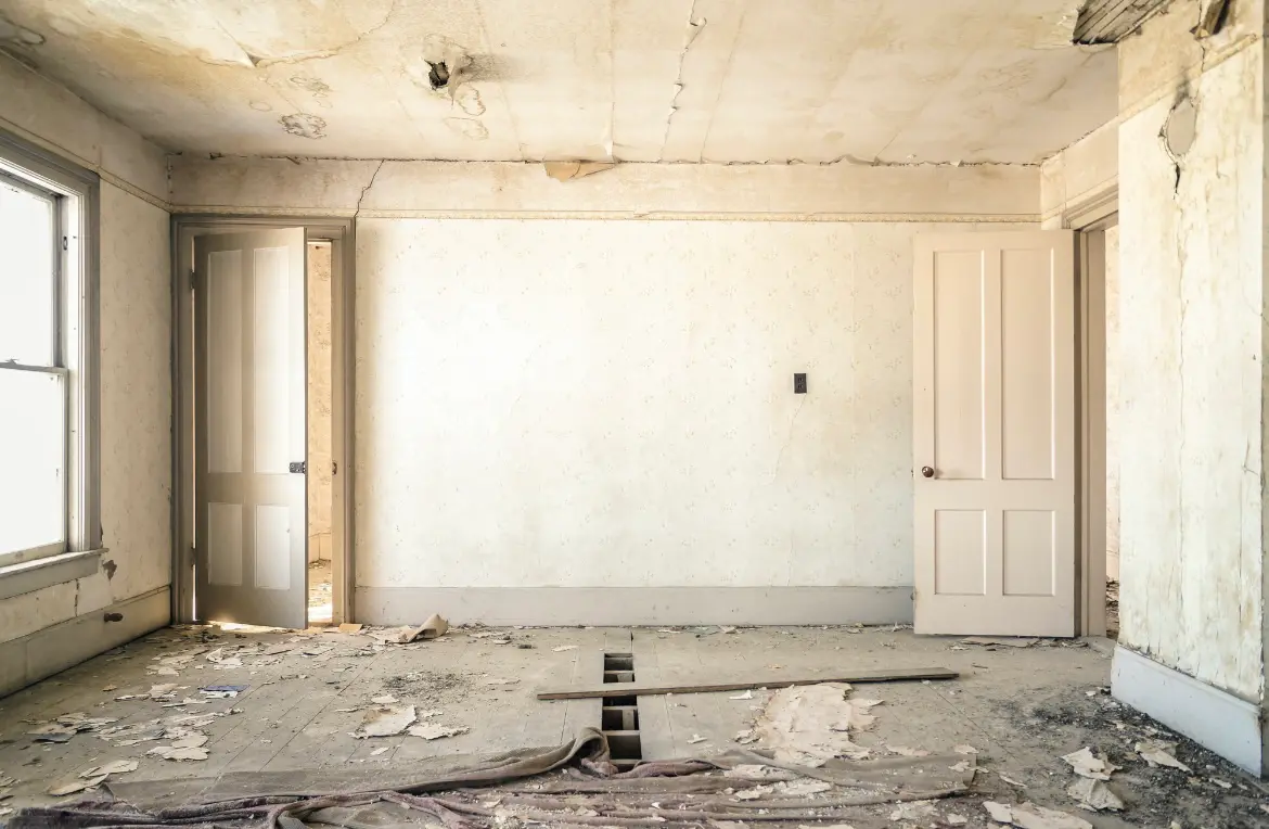 Waste disposal crew managing a cleanout project in Fairwood